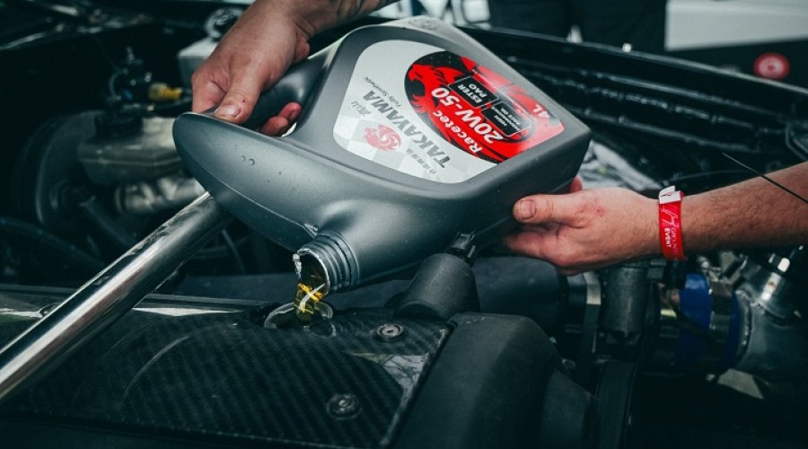Takayama начинает продажи моторных масел Racetec 20W-50, испытанных в профессиональном автоспорте