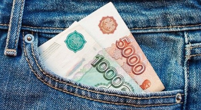 Родители назвали оптимальный возраст ребенка для получения карманных денег