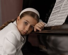 Певица Эвелина Радбиль выпустила новый сингл «Наша Катюша»