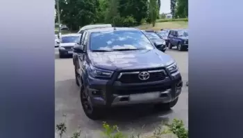 Кража в открытом гараже: мужчина угнал Toyota Hilux в Борисоглебске