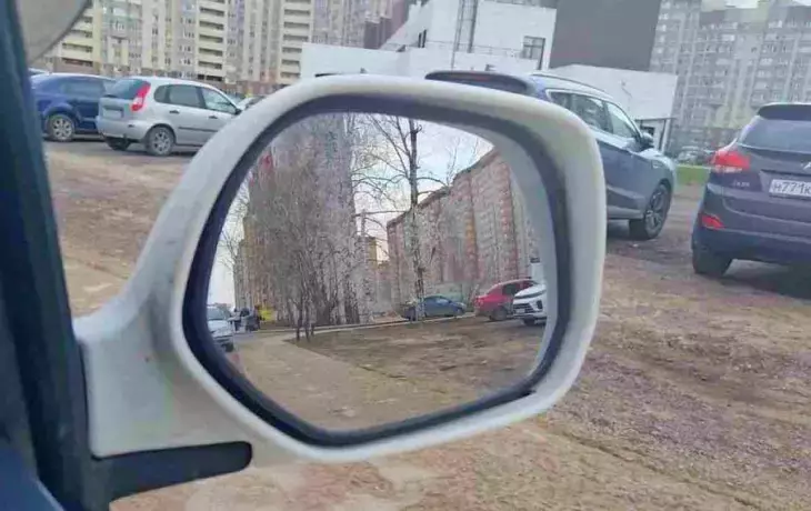 Трагедия на железнодорожном мосте: подростки бросили камни в автомобиль жительницы Воронежа