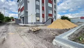 Благоустройство дворов в Богучаре: новые дороги, скамейки и электромонтаж