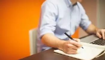 Почему российские офисные сотрудники остаются после работы: причины и статистика