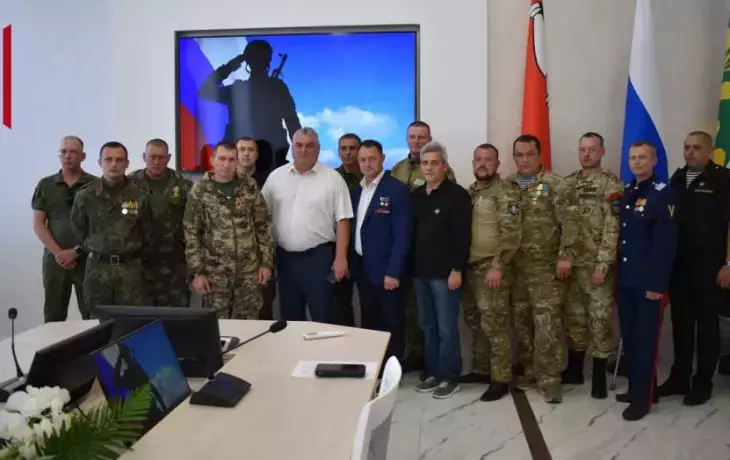 Герой России Борис Нижевенок посетил Ольховатский район для встречи с ветеранами СВО