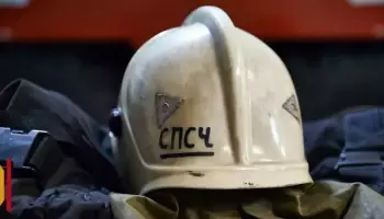 Пожар в Ульяновке: Спасатели вынесли человека из горящего дома