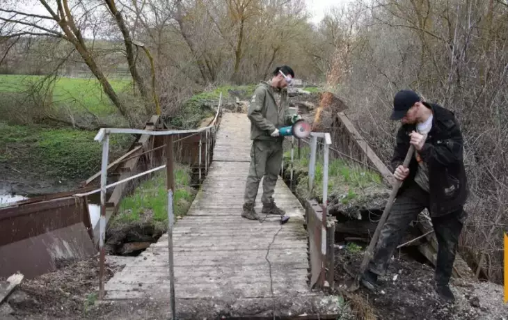 Обновление пешеходного моста в селе Марки: новые возможности для жителей и школьников