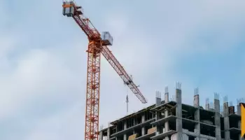 Новые этапы сдачи многоэтажки в Хохольском: четыре секции сданы, прокуратура усилила контроль