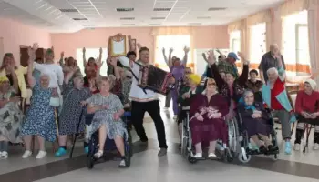 Игорь Шипков сыграл для жителей пансионата &laquo;Подгоренский&raquo;