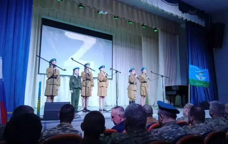 Музыкально‑поэтическое представление &laquo;Герой из нашего двора&raquo; в поселке Воля