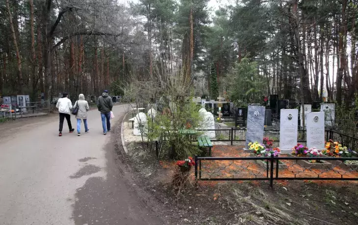 Почему Пасху следует отмечать в храме, а не на кладбище