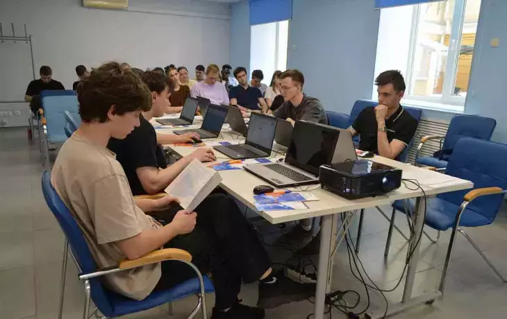 Как подросткам заработать летом: вакансии, правила и рекомендации в Воронеже