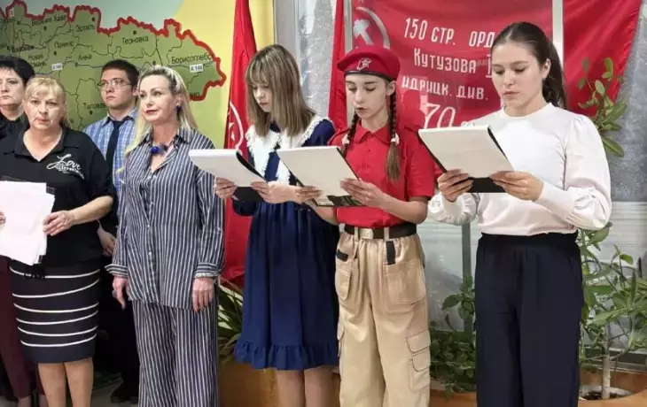 Память героев: в Хохольском лицее открыли стенды в честь Владимира Боевого и Руслана Галкинa