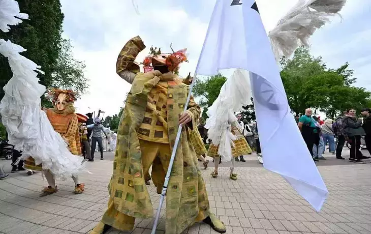 XV Международный Платоновский фестиваль искусств: уличный театр &laquo;Цветы на земле&raquo; в Воронеже
